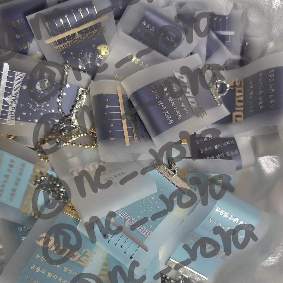 #rt #nc다이노스 팬 대상 이벤트
제가 디자인한 키링 1종과 리본 머리핀 1종 각각 한 분씩 추첨해서 나눔 합니다.
내년 엔씨가 더 잘할 수 있다는 믿음으로~!
당발 : 10/23 퇴근하고 집와서
 엔씨 팬만 참여⭕