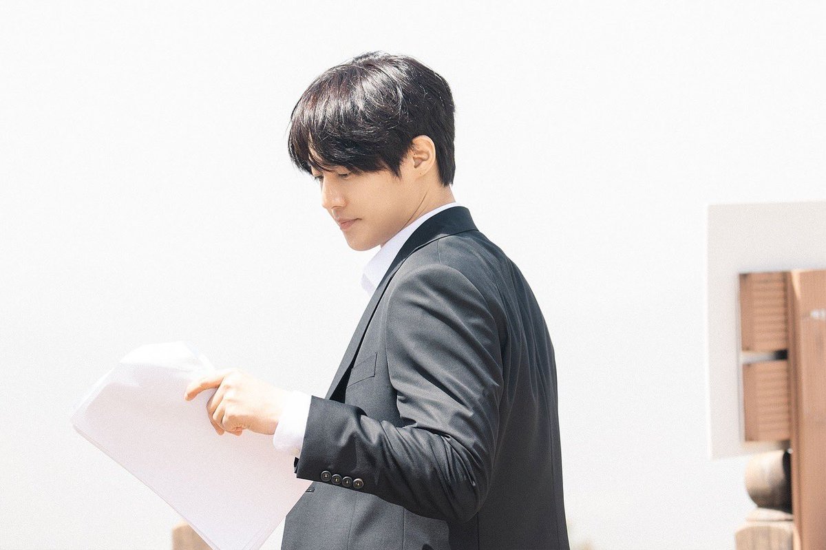 khj_heneciatwt's tweet image. 그녀가 없는 시간이 일본에서 방영되기까지 2주라는 시간이 남았습니다. 무더운 여름 정선을... 그리고 나고야를 오가며 고생했던 나날들이 떠오릅니다.
사랑하는 사람을 세상에서 떠나보내는 한 남자의.. 고독한여행... 그녀가 없는 시간 많은 관심과 사랑 부탁드리며 머지않아 한국과 전 세계의…