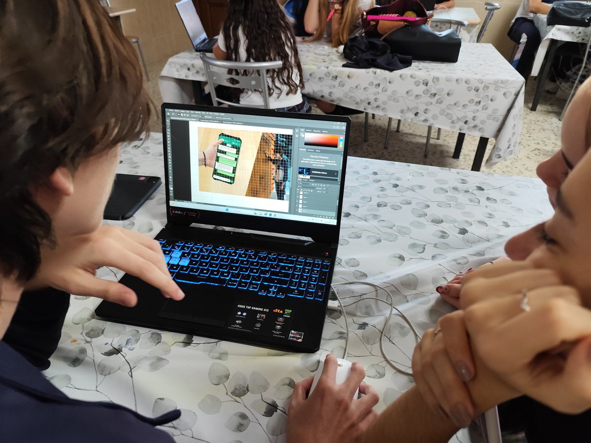 #ABP Los alumnos de segundo de Bachillerato de <a href="/ColegioSalliver/">ColegioSalliver</a> aprenden edición de imágenes mediante el diseño de un comic digital.
#TIC #crecerenconfianza