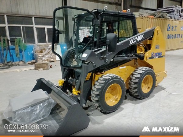 Maxizmcn's tweet photo. #exportcases 🧐XCMG XC740K Skid Steer Loader
1⃣Engine model: Yanmar
2⃣Engine power: 36.8kW(49.3hp)
3⃣Rated operation capacity: 750kg
#MAXIZM #heavyequipment #XCMG #SkidSteerLoader
📷:+86-13817960597 https://t.co/Htkt2zPm7T