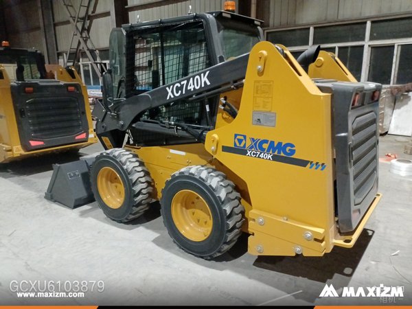 Maxizmcn's tweet photo. #exportcases 🧐XCMG XC740K Skid Steer Loader
1⃣Engine model: Yanmar
2⃣Engine power: 36.8kW(49.3hp)
3⃣Rated operation capacity: 750kg
#MAXIZM #heavyequipment #XCMG #SkidSteerLoader
📷:+86-13817960597 https://t.co/Htkt2zPm7T
