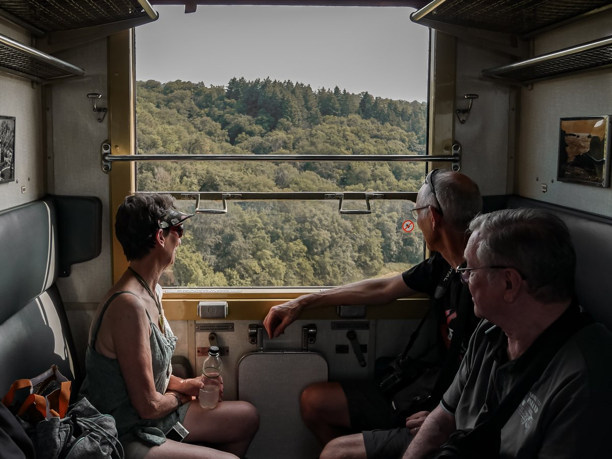 PtiVoyageurs's tweet photo. [🪶 Nouveau projet éditorial] Je vais co-écrire un livre sur des #microaventures en #train en France avec une belle bande de passionnés ! 

❤️ Je suis trop heureux de cette nouvelle aventure !!! Rdv au mois de mai pour la sortie... https://t.co/YS2CSc3ob1