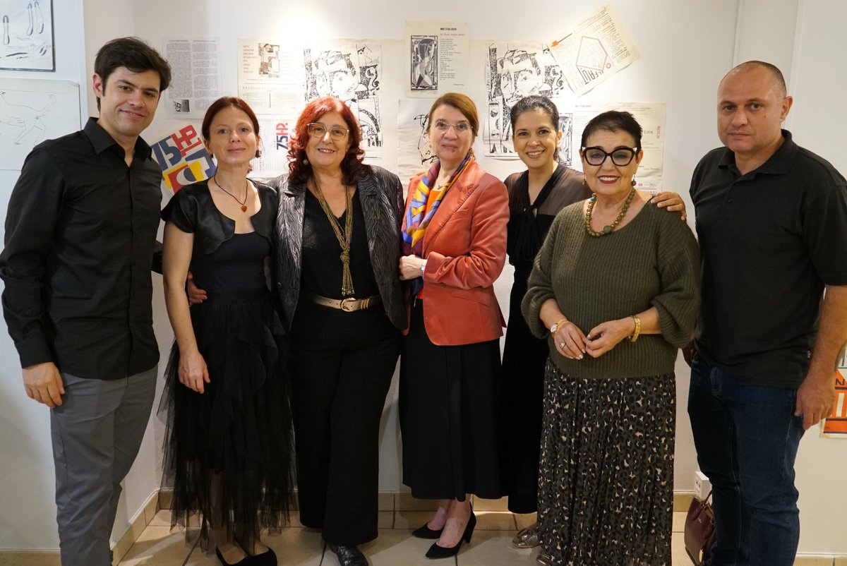We were honored by the presence of Romanian  Ambassador in Belgium Ms. Andreea Păstârnac and the deputy director of the Romanian Cultural Institute in Brussels, Ms. Adriana Pietrăreanu at our concert in Brussels. 
Many thanks to our wonderful hosts It was a truly special evening!