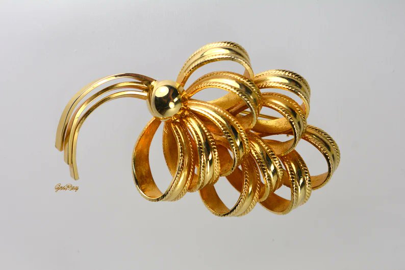 GESRAY1's tweet photo. https://t.co/iSRBW29BQK statement gold ribbon flower brooch pin vintage https://t.co/NNZrgiq60B