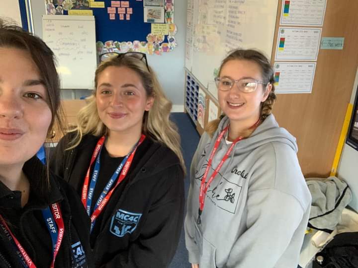 HullsEnterprise's tweet photo. The @Hullccnews Youth Enterprise Team @MCFCinHull delivered Enterprise Skills sessions supported by Donche Designs & Events @BroadacreSch as part of the #FutureYou Campaign
Your never too late to learn about Enterprise #EntEd #Big13EnterpriseSkills https://t.co/QyUQmDay4j