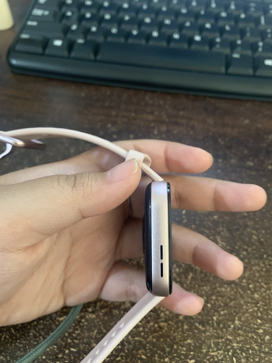 patheticgall's tweet photo. wts huawei watch fit 3  

semua fitur masih berfungsi bagus 

pemakaian 2 bulan

body mulus dan strap bersih + full box&amp;charger

free bumper softcase &amp; hardcase 

Harga: Rp. 1.500.000

warna: pink 

dom jkt pusat / by oren only/cod

#wts #zonauang #smartwatch https://t.co/AiSQhTclAZ