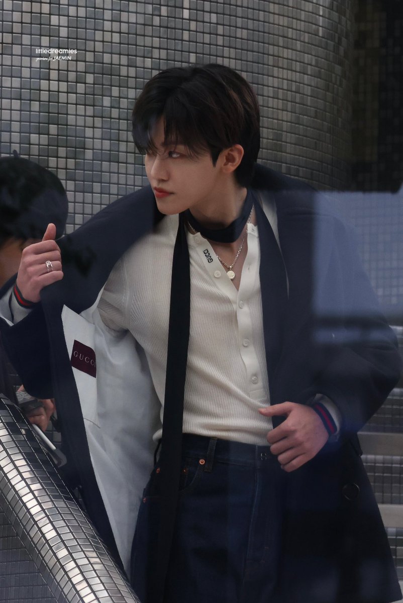 jungshasa's tweet photo. SIR ???! 😭😭😭 https://t.co/3aO1ZGfe6E