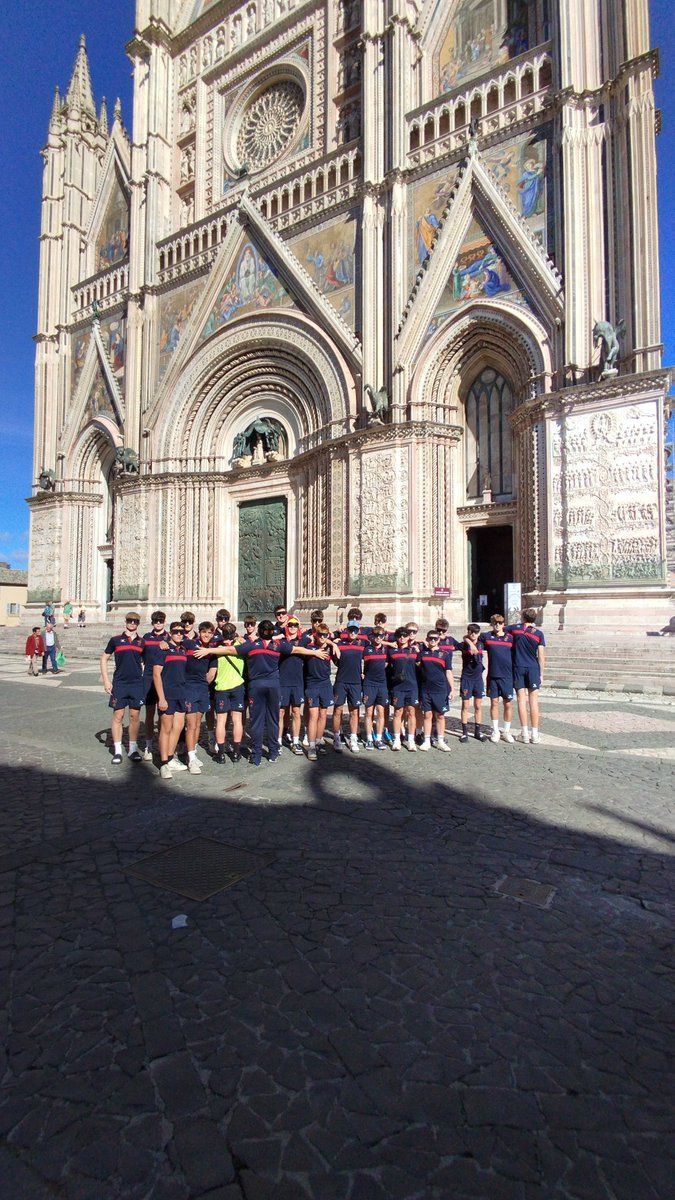 Yesterday we left Rome to travel to Florence, stopping at the historical hilltop city of Oreieto. Match 2 against Vasari Arezzo Rugby ended as a thriller with a 2 from 2 win 24-19. Again the club were fantastic hosts. <a href="/Mount_Kelly/">Mount Kelly</a> <a href="/SCSchoolTours/">SweetChariot</a>