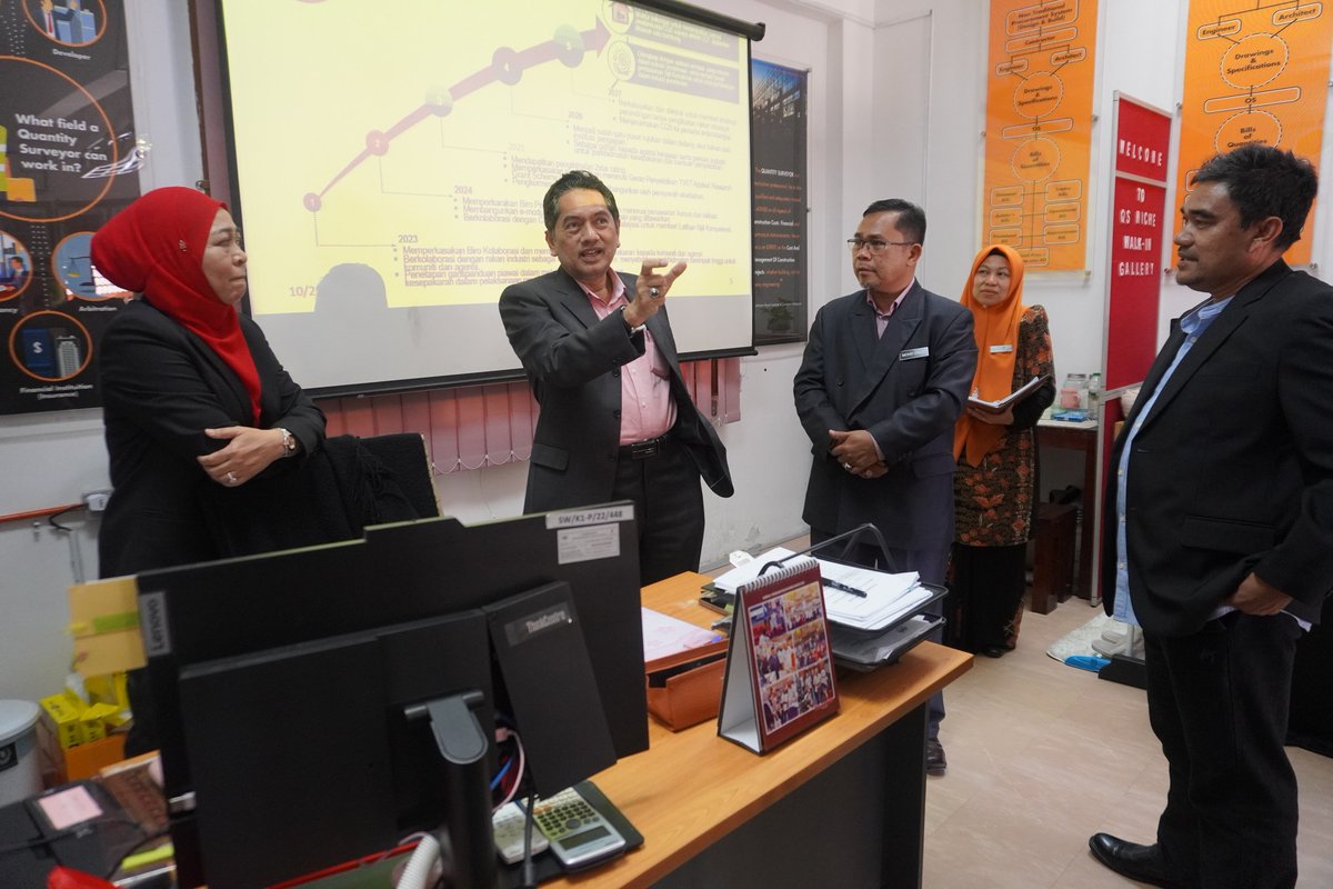 PolyKB_official's tweet photo. 21 Oktober 2024, Politeknik Kota Bharu: Mesyuarat CEO@POLYCC dan Jawatankuasa Penasihat Industri (JPI) Politeknik Kota Bharu 2024. https://t.co/chbqqaJwOi