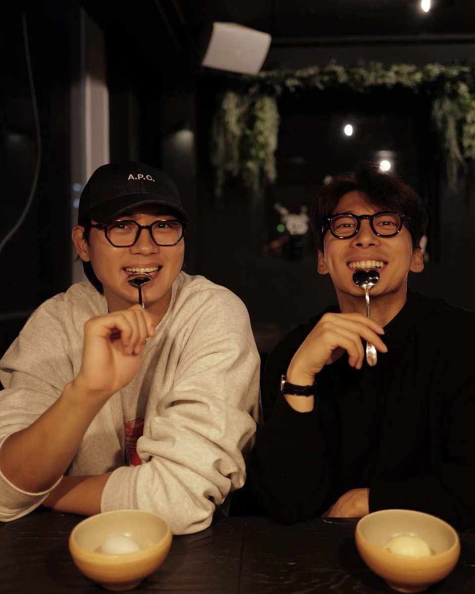 ohsufenc's tweet photo. 오상욱 곽윤기 뿔테 안경 ㄹㅇ 느좋 ♥︎ https://t.co/aLsHgON6Ov