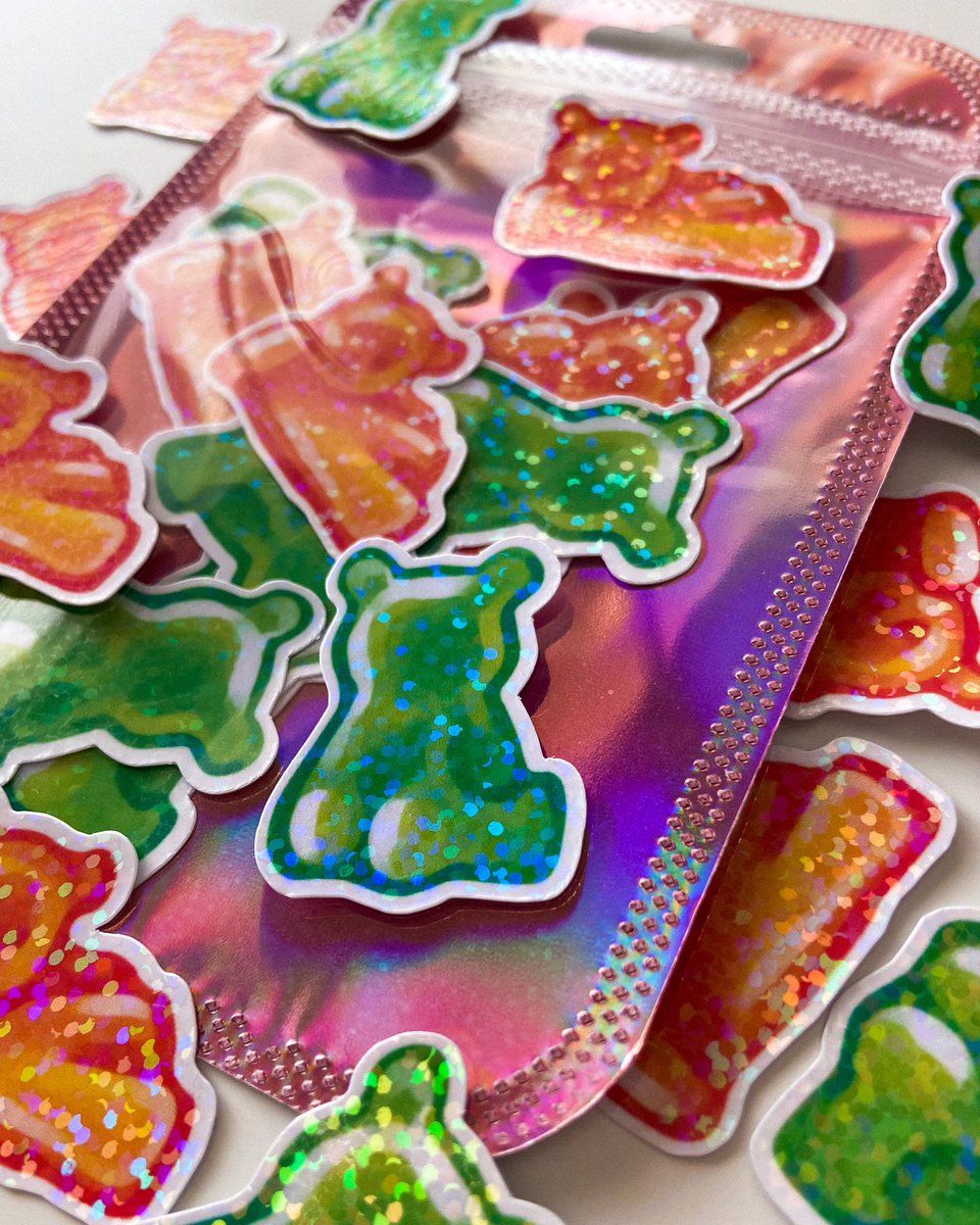 Llevo más de una semana sin recibir ni un solo pedido en mi tiendecita online 🥺 ¿Me ayudáis compartiendo este tweet? Todo está pintado e impreso en mi estudio con mucho MUCHO amor ✨💞 Preparo cada envío personalmente y siempre incluyo regalitos 💝 noleesheep.bigcartel.com