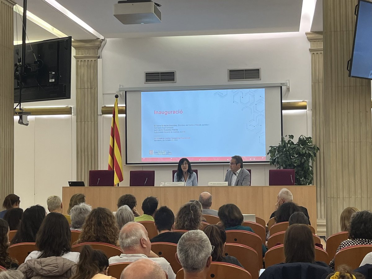 ✅Comencem la Jornada de Justícia Restaurativa Juvenil: Creant oportunitats pel canvi

🗣️Encarna Bodelón, directora del CEJFE; i Luis Javiet González, subdirector general de Justicia Juvenil fan la inaguració