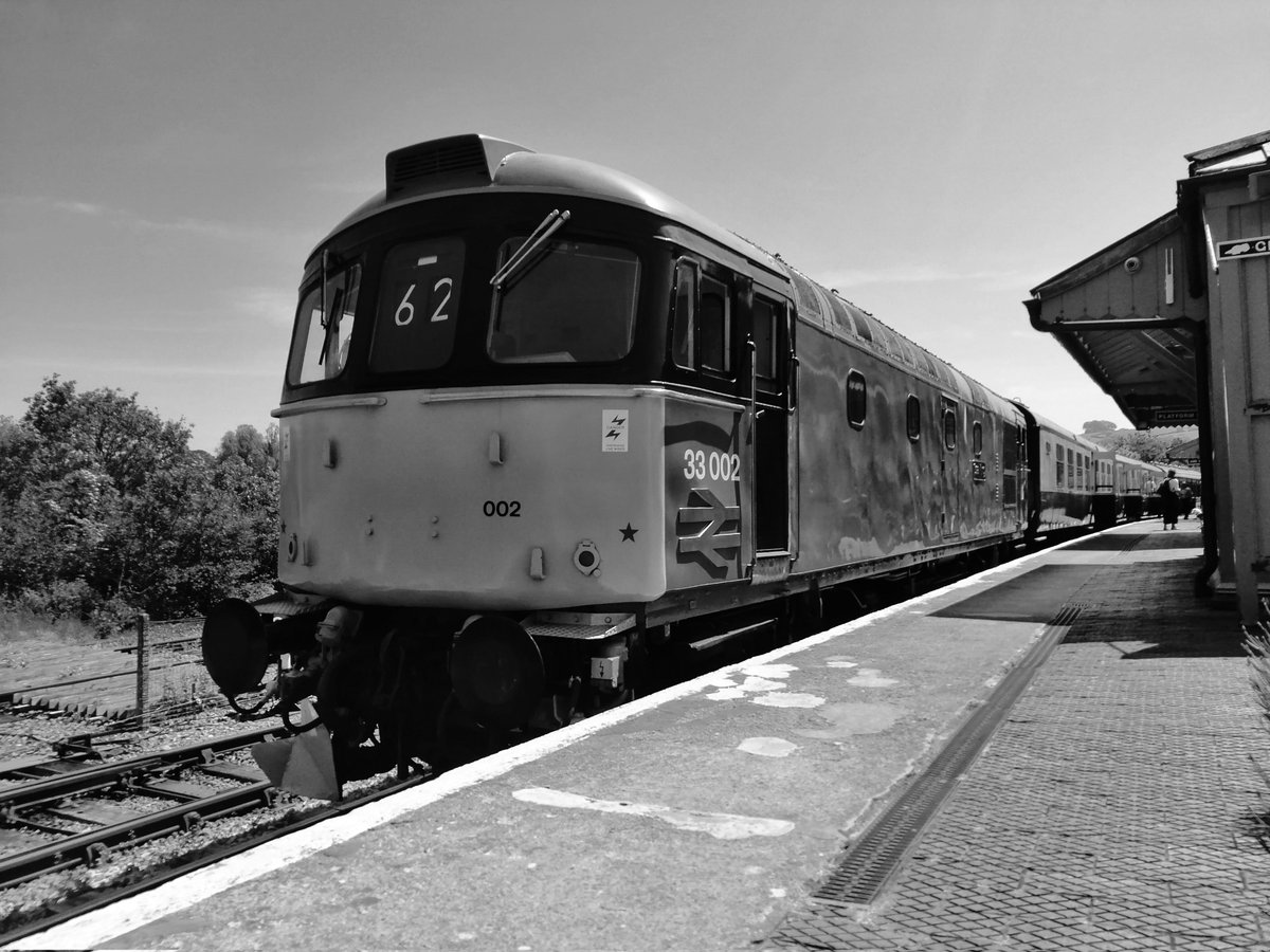 SteelCityDog_'s tweet photo. Class 33 no 33002 "Sea King" prepares to depart Totnes Riverside with a Heritage Service on the South Devon Railway. #Class33 #BRCWType3 #TypeThreeTuesday #HeritageRailway #SouthDevonRailway https://t.co/zHbKfHGQkM