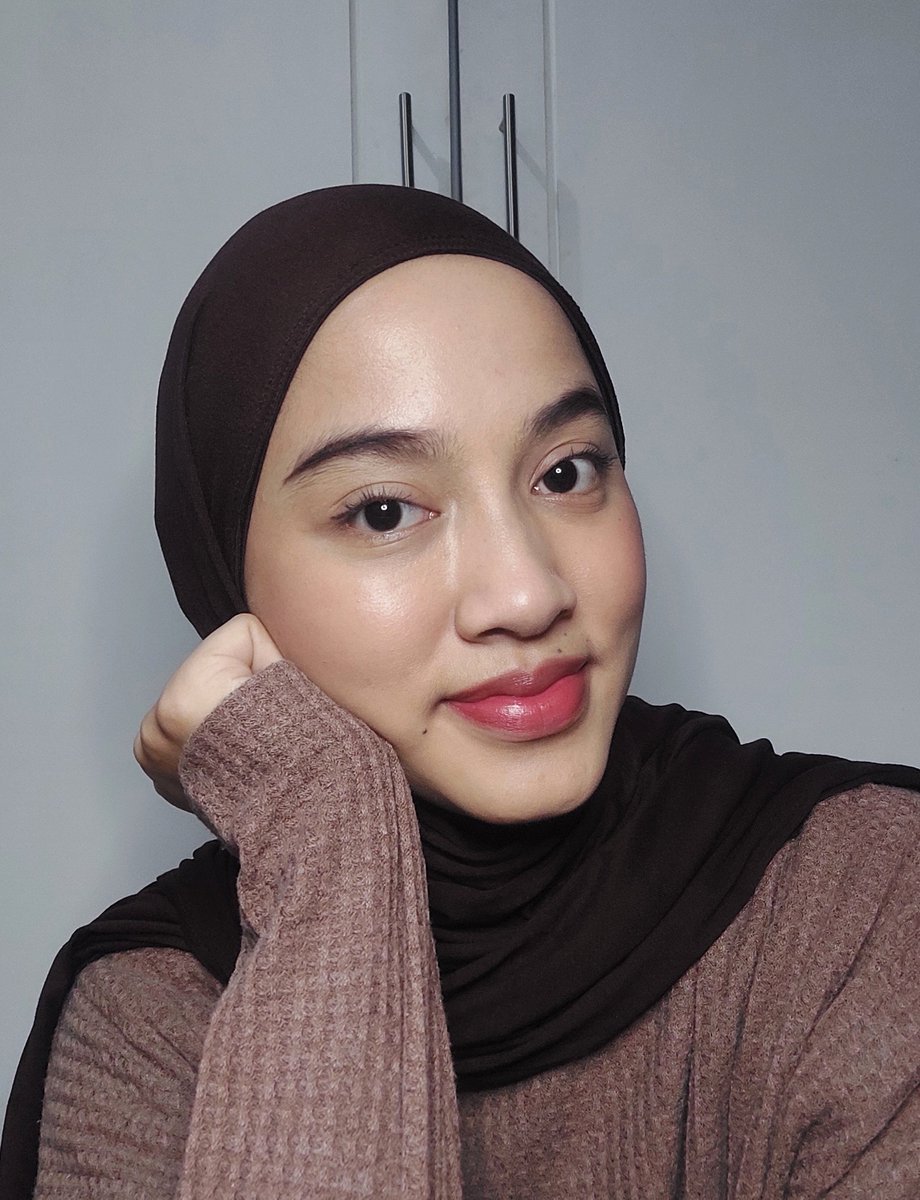 Kalo lagi nyari Loose Powder yg bisa bikin pori-pori lebih samar &amp; makeup kelihatan lebih smooth, cobain ini deh…