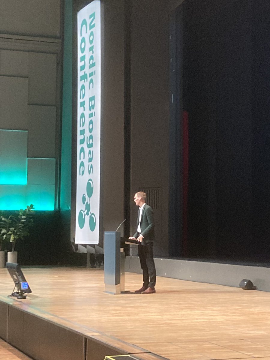 esben.tranholm.nielsen (@esbentranholm) on Twitter photo Så er vi i gang med #nordicbiogasconference, hvor <a href="/biogasdanmark/">Biogas Danmark</a> er værter. Flot åbning af konferencen af <a href="/borgmesteraak/">Lasse Frimand Jensen</a> og <a href="/sorenpind/">Søren Pind</a>. Ser frem til indlæg og netværk om #biogas og dens bidrag til energiforsyningssikkerhed og den grønne omstilling #dkgreen #dkenergi Så er vi i gang med #nordicbiogasconference, hvor <a href="/biogasdanmark/">Biogas Danmark</a> er værter. Flot åbning af konferencen af <a href="/borgmesteraak/">Lasse Frimand Jensen</a> og <a href="/sorenpind/">Søren Pind</a>. Ser frem til indlæg og netværk om #biogas og dens bidrag til energiforsyningssikkerhed og den grønne omstilling #dkgreen #dkenergi