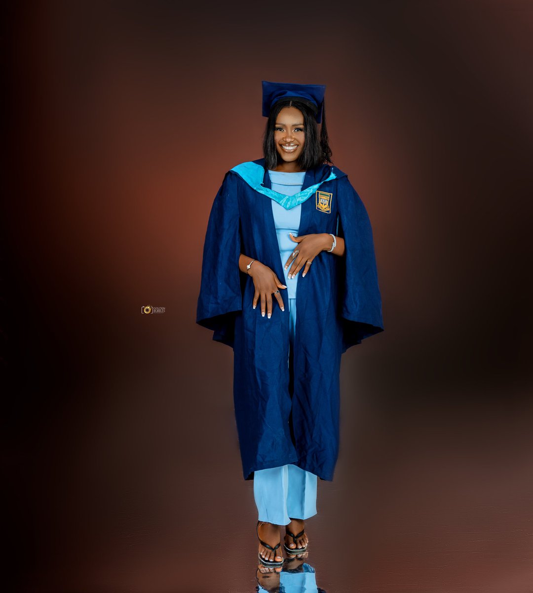 Katie_dahboss's tweet photo. 68 courses, 63 A's, 5 B's
CGPA: 4.93/5.0 (First Class Honors)
Best Graduating Student, Faculty of Environmental Sciences ✅
Best Graduating Student, Department of Quantity Surveying ✅
#UNILORIN39thConvocation
#firstclasshonors
#HallelujahChallange https://t.co/HpBsfziirU