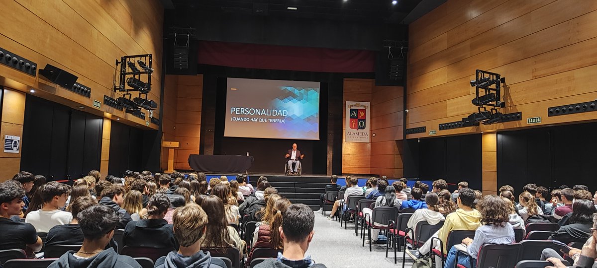 Hemos tenido la suerte de contar con la visita de <a href="/sebas_lorente/">Sebas Lorente</a>  gracias a la #fundacionaabiertis para concienciar a nuestros alumnos de la importancia de la seguridad vial ante en una noche de fiesta saber los riesgos frente a los que nos encontramos.#tenemosquerepetir