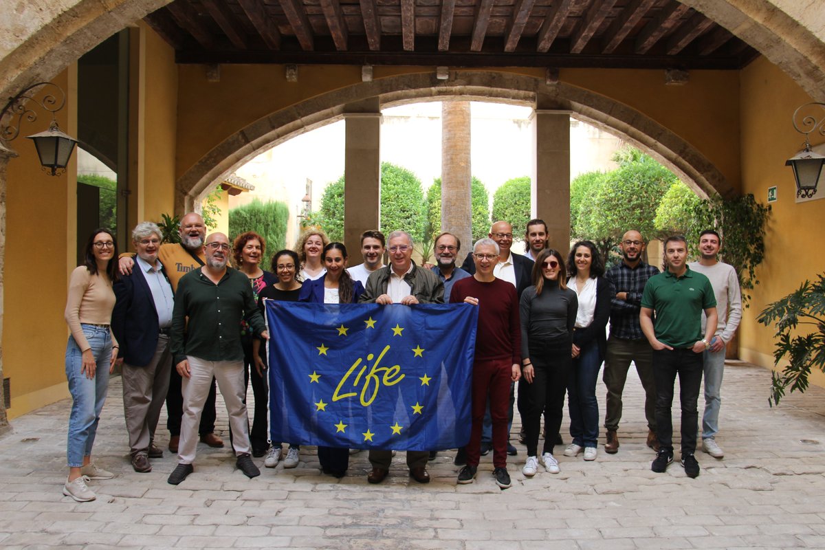 El Palacio de los Mercader acoge la primera jornada de trabajo de los socios del proyecto #LIFE Microfighter. El grupo visitará mañana Villena, para conocer el trabajo de campo realizado en colaboración con <a href="/bodegavirtudes/">Bodega Las Virtudes</a>  
Más info en: cooperativesagroalimentariescv.com/projecte/life-…
<a href="/LIFEprogramme/">LIFE Programme</a>