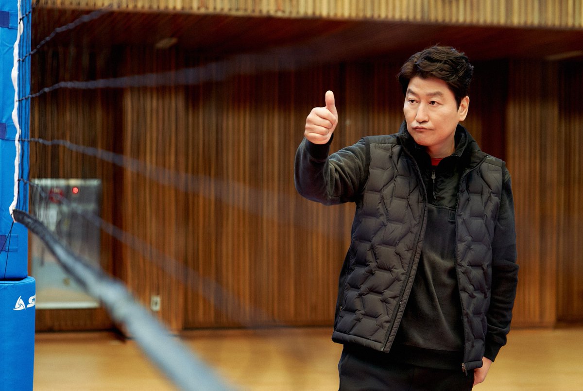 kidari_movie's tweet photo. 파면, 파직, 파산, 퇴출, 이혼👌
인생도 커리어도 백전백패, 바라는 건 '1승' 뿐!
팀 핑크스톰 감독 '김우진' 

<1승> 송강호 캐릭터 스틸 공개‼️

#1승 #12월극장대개봉
#송강호 #박정민 #장윤주 https://t.co/Y2k7L6Xrew