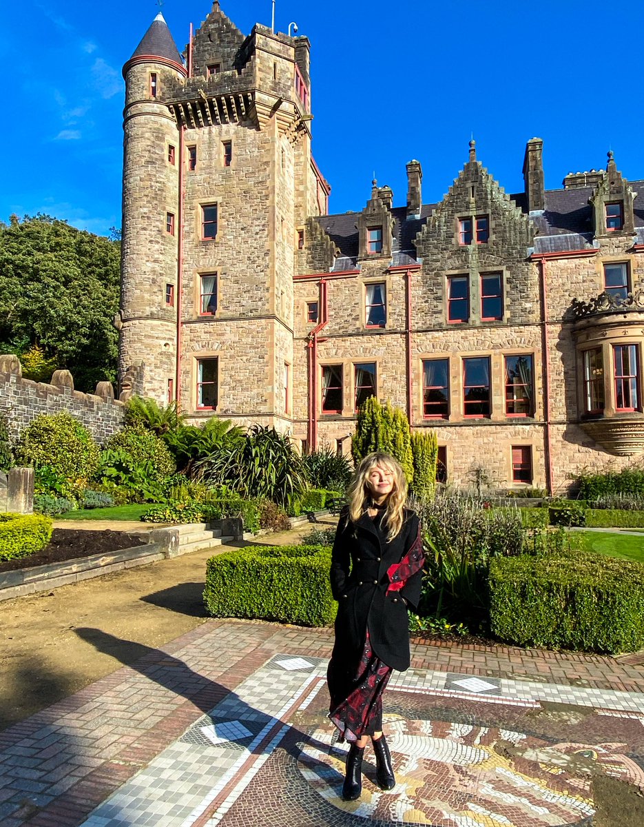 SaraONeillArt's tweet photo. Closing my eyes & turning my back so I don’t need to look at all those bricks again 👀 Stunning morning though, felt like holidays 🌞 #BelfastCastle https://t.co/AMn3RDbLwM