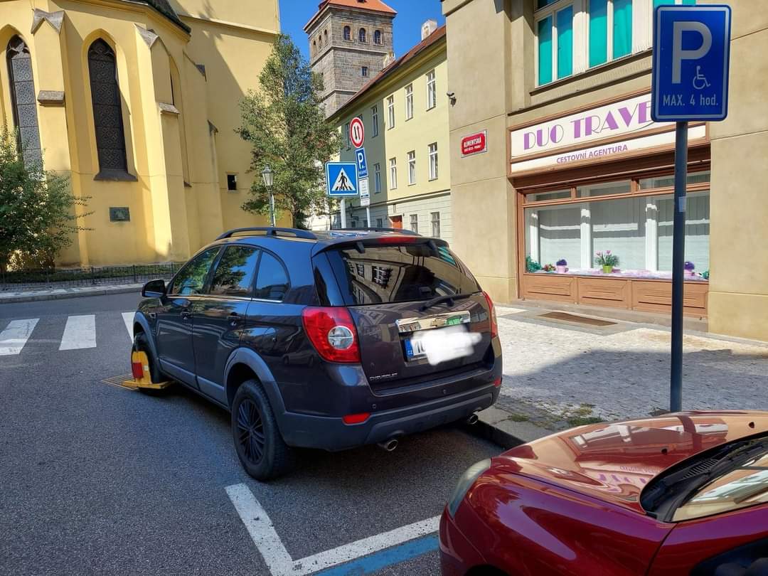 Parkování v Praze tweet media