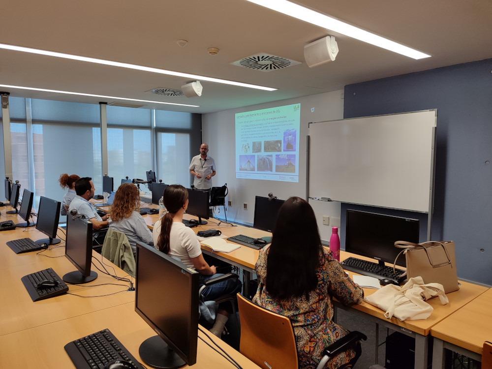 fue_uji's tweet photo. Seguimos inaugurando microcredenciales y postgrados
@UJIuniversitat👏 

📷1 y 2 - Curso técnicas de citorreducción en modelo cadáver. 
📷 3 - Máster UJI en Gestión de Procesos Industriales (#MPGI). 
📷4 - Microcredencial Universitaria en Sostenibilidad Energética. 

#somUJI https://t.co/KowWDx7EnP