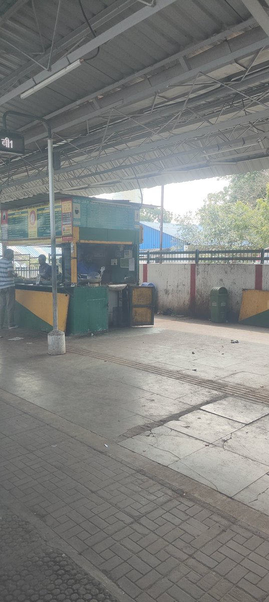 ahk4_u's tweet photo. @RailMinIndia The vendor in railway station is charging more than MRP. Not using the weight machine while selling food. 100g of Rs 22 is charged Rs 30/- and no measuring machine used. This happened today morning while I was traveling in 12656 train. The details of vendor attached https://t.co/55XXInp58a