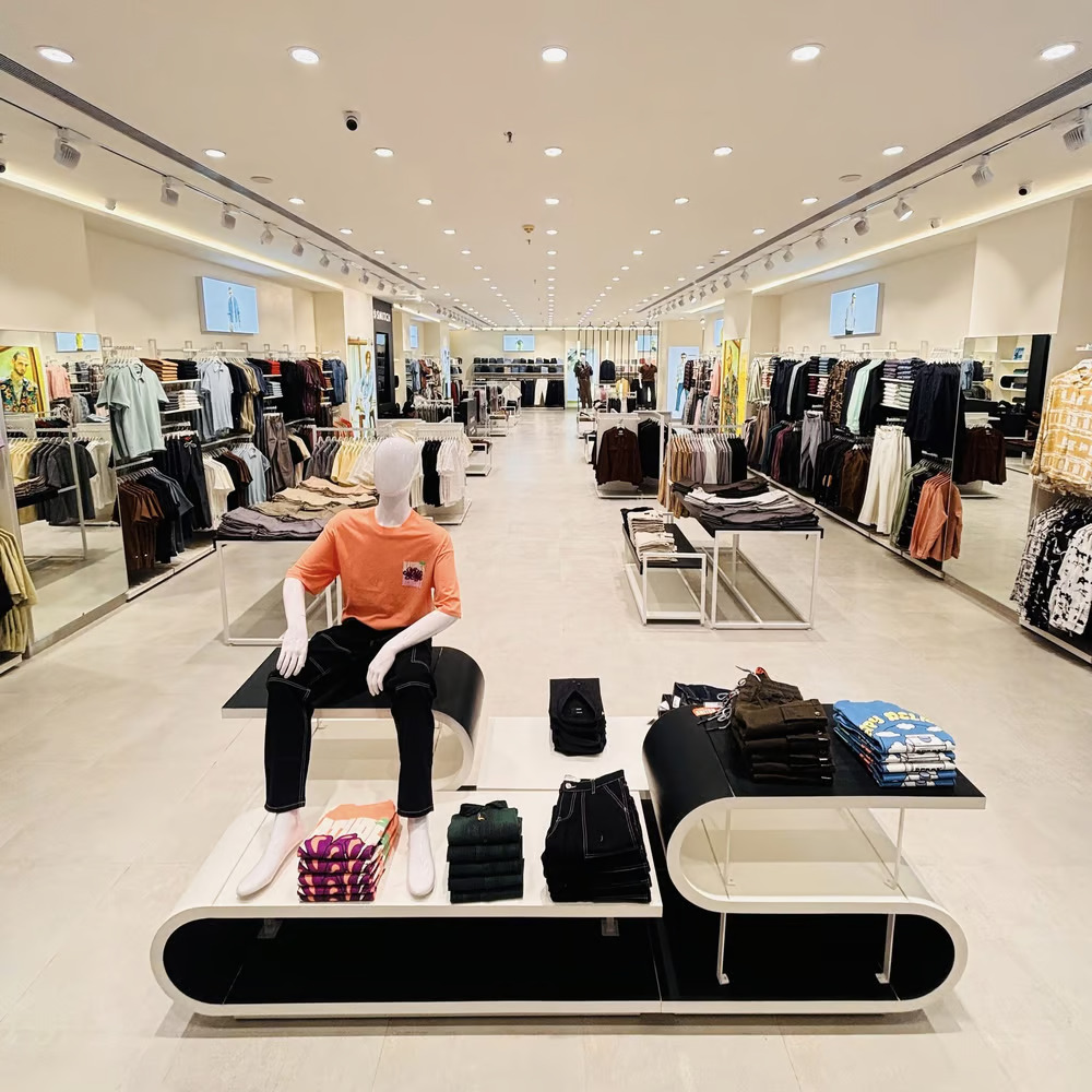 BhopalIndex's tweet photo. Men's apparel brand Snitch opens its first store in Bhopal, marking its retail debut in central India with a 3,210 sq ft outlet at DB Mall.
#Bhopal #Snitch #Dbmall #Bhopaldevelopment #MadhyaPradesh #Bhopalindex #RetailExpansion #bhopalmp https://t.co/Z6tXzs9qRb