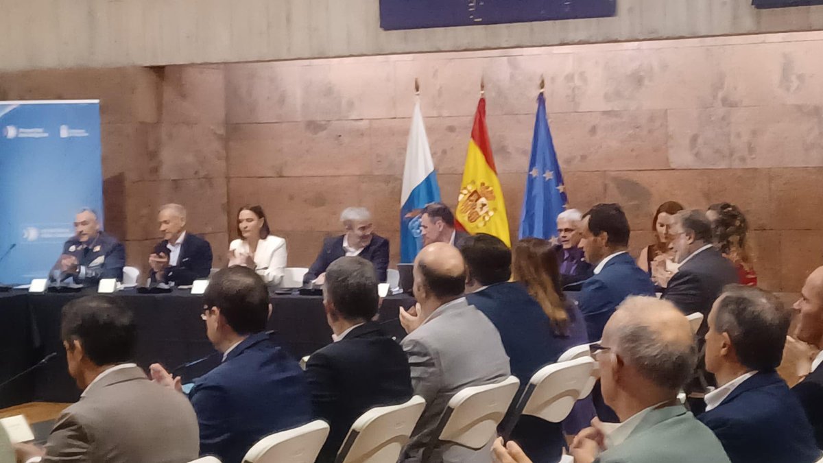 agenciaiisi's tweet photo. 🔴 Evento de interés: PROYECCIÓN ESTRATÉGICA DEL SECTOR AEROPESPACIAL EN CANARIAS 🔴
📆Hoy, 22 de octubre 2024
👥Presentación institucional @FClavijoBatlle @migdaliamachin
🌐Organiza la #ACIISI @CUCIC_GobCan en coordinación con @PresiCan #DGCOPE https://t.co/38nwgydtkc