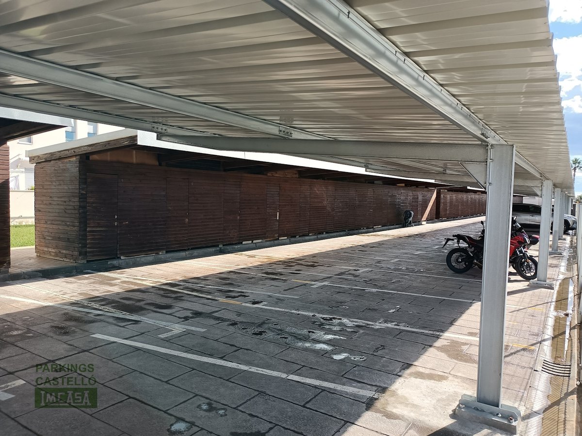 CastelloImcasa's tweet photo. Instalamos #marquesinas aparcamiento en comunidades de vecinos 🏘️.
En este caso, en la localidad de #Benicarló, en Castellón.
Estructura #galvanizada, y cubierta prelacada en color crema.
✅Nos adaptamos a sus necesidades.
☑️Presupuestos sin compromiso. https://t.co/xZpTUViIjK