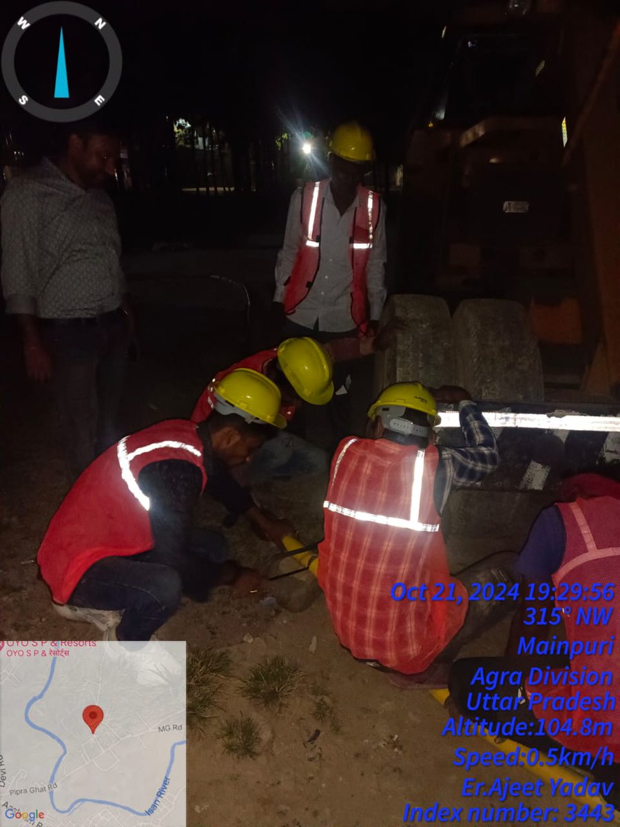 dvvnlmainpuri's tweet image. उपभोक्ताओं के लिए #RDSS योजना के अंतर्गत देवी रोड उपकेन्द्र के फीडर सदर बाजार पर कार्यदायी  संस्था अशोका बिल्डकॉन के द्वारा फीडर विभाजन का कार्य अंडर ग्राउंड HT XLPE केबल बिछाने का कार्य किया जा रहा है। @CMOfficeUP @EMofficeUP @aksharmaBharat @mduppcl @UPPCLLKO @MDDVVNL @dvvnlhq