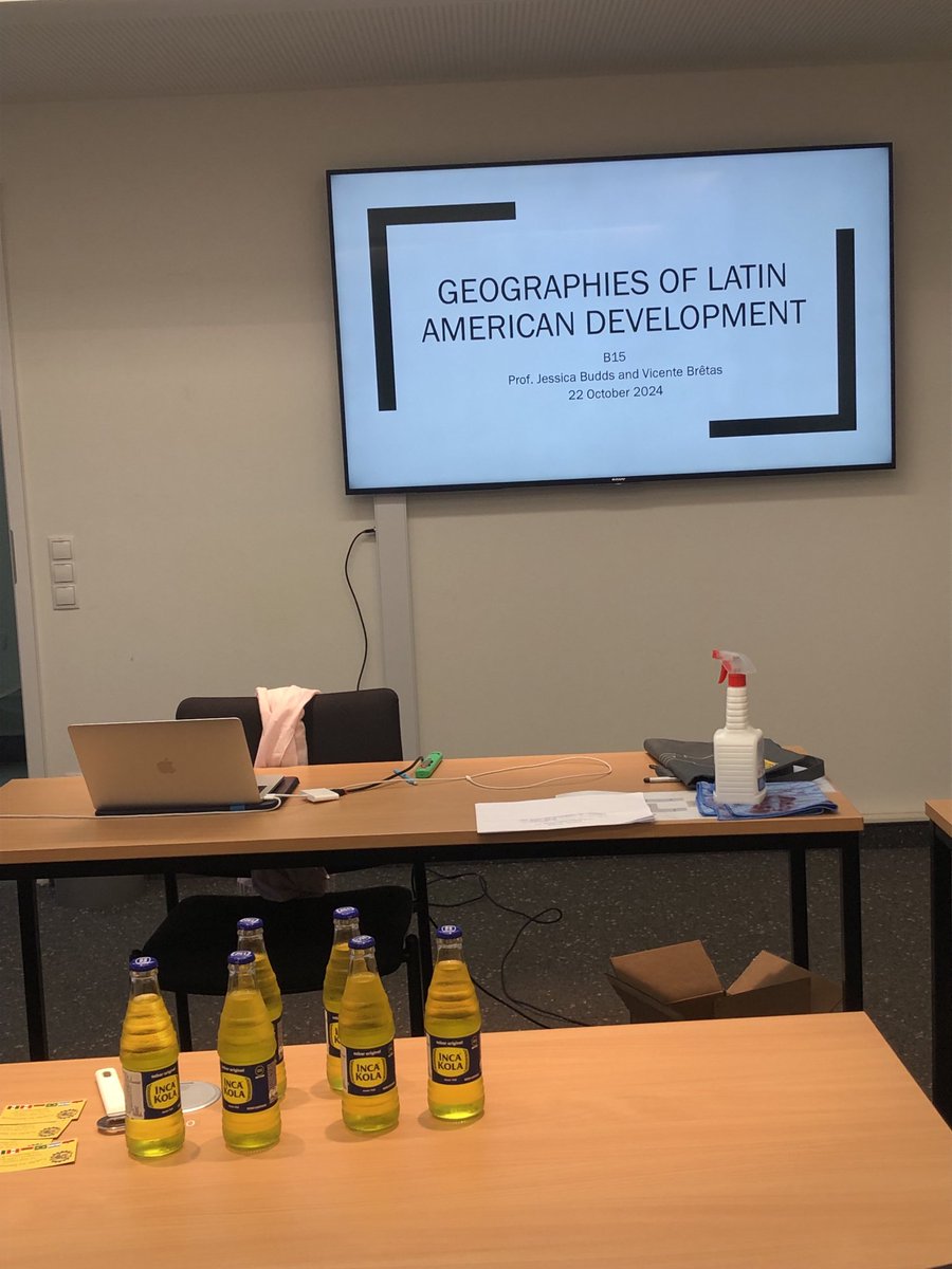 Dr Jessica Budds (@jrb_tweets) on Twitter photo Launching our (small!) undergraduate course on Geographies of Latin American Development 🤞<a href="/GIUB_Research/">Department of Geography Bonn</a> Launching our (small!) undergraduate course on Geographies of Latin American Development 🤞<a href="/GIUB_Research/">Department of Geography Bonn</a>