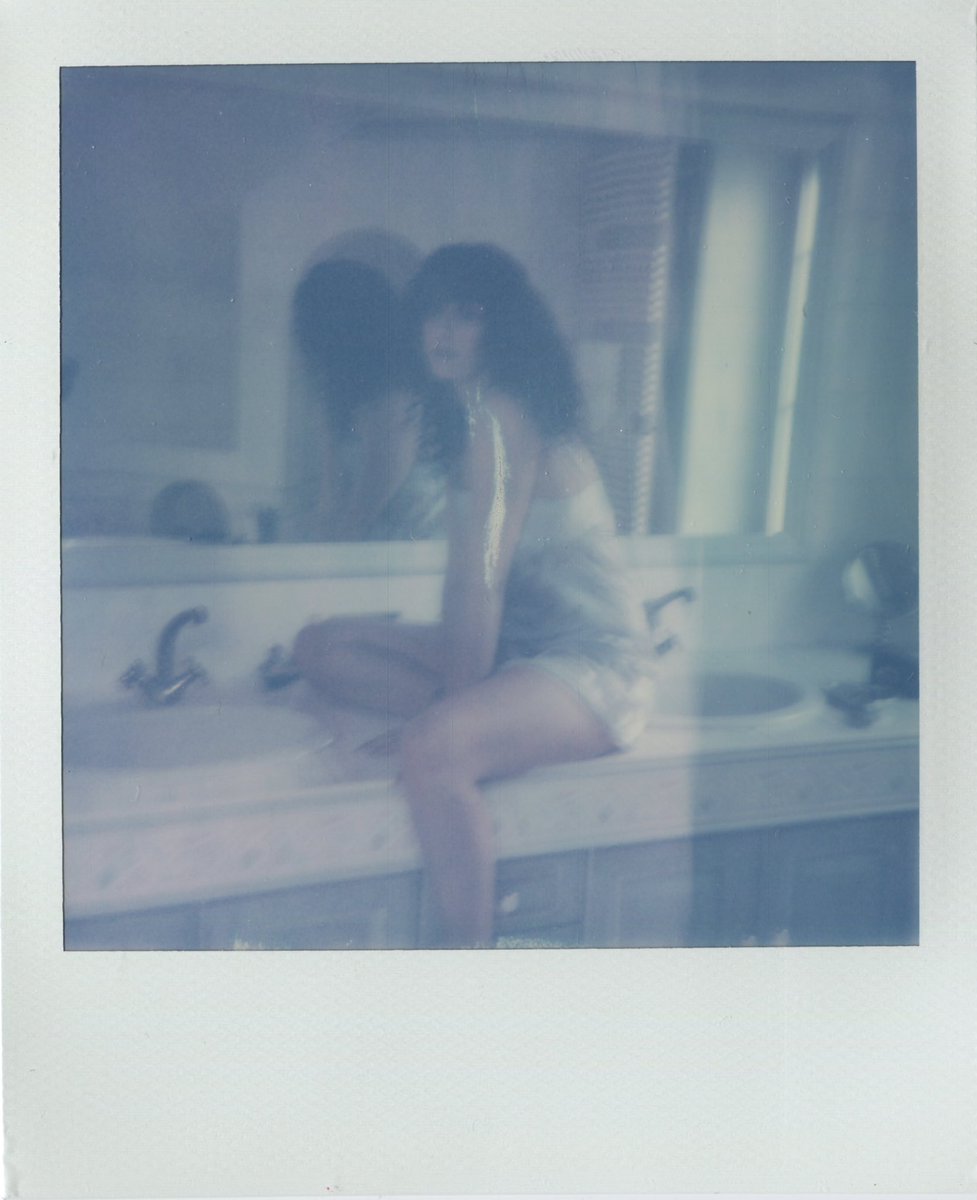 sheidajackson's tweet photo. Girls on polaroid https://t.co/Rc6nCTrDbi