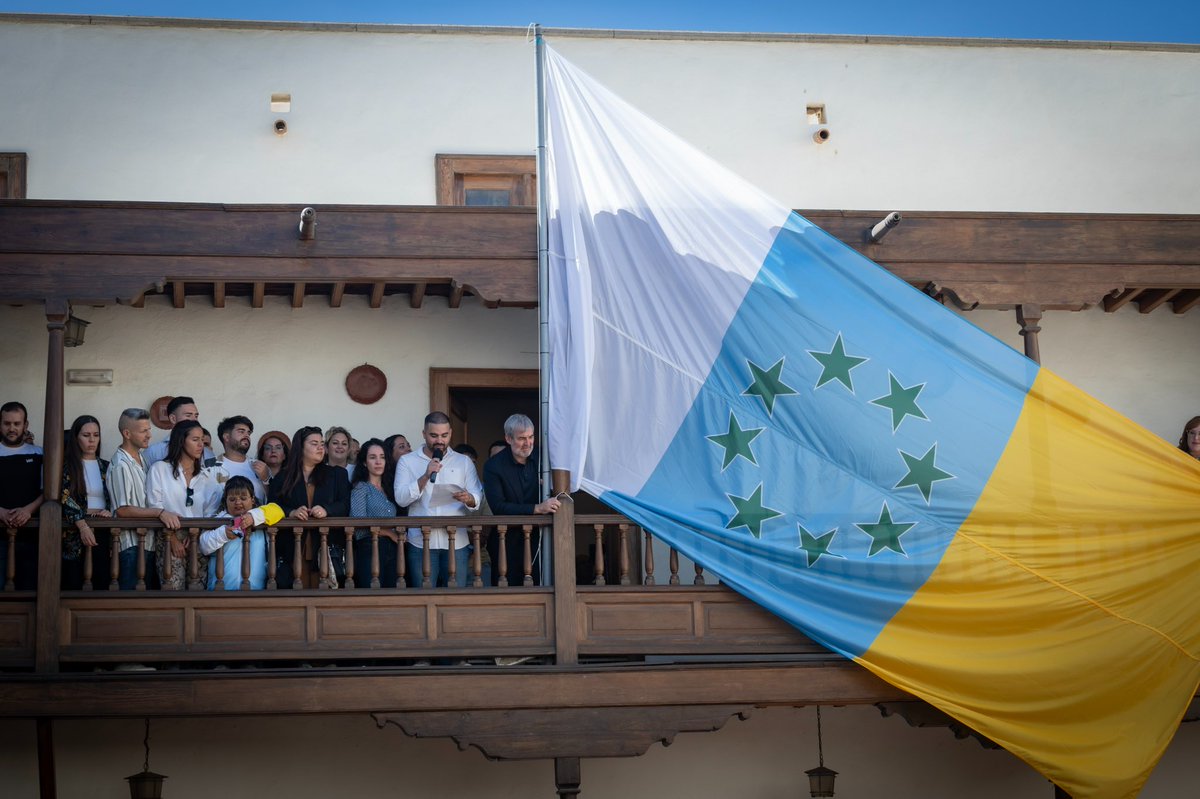 FClavijoBatlle's tweet photo. Pocos sentimientos como el de pertenencia a un lugar, a un pueblo, a nuestra tierra, a Canarias 

¡Feliz día de la Bandera Nacional Canaria!
¡Feliz 22 de octubre! https://t.co/wQUmYX1hsh