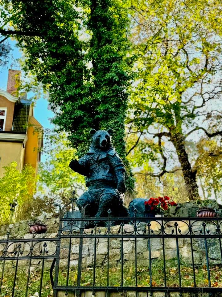FTHTheatre's tweet photo. Wojtek in Sopot, Poland. 

Photo: Katherine Zaleski 

https://t.co/OxYXokug3j https://t.co/dMc3Uv9H91