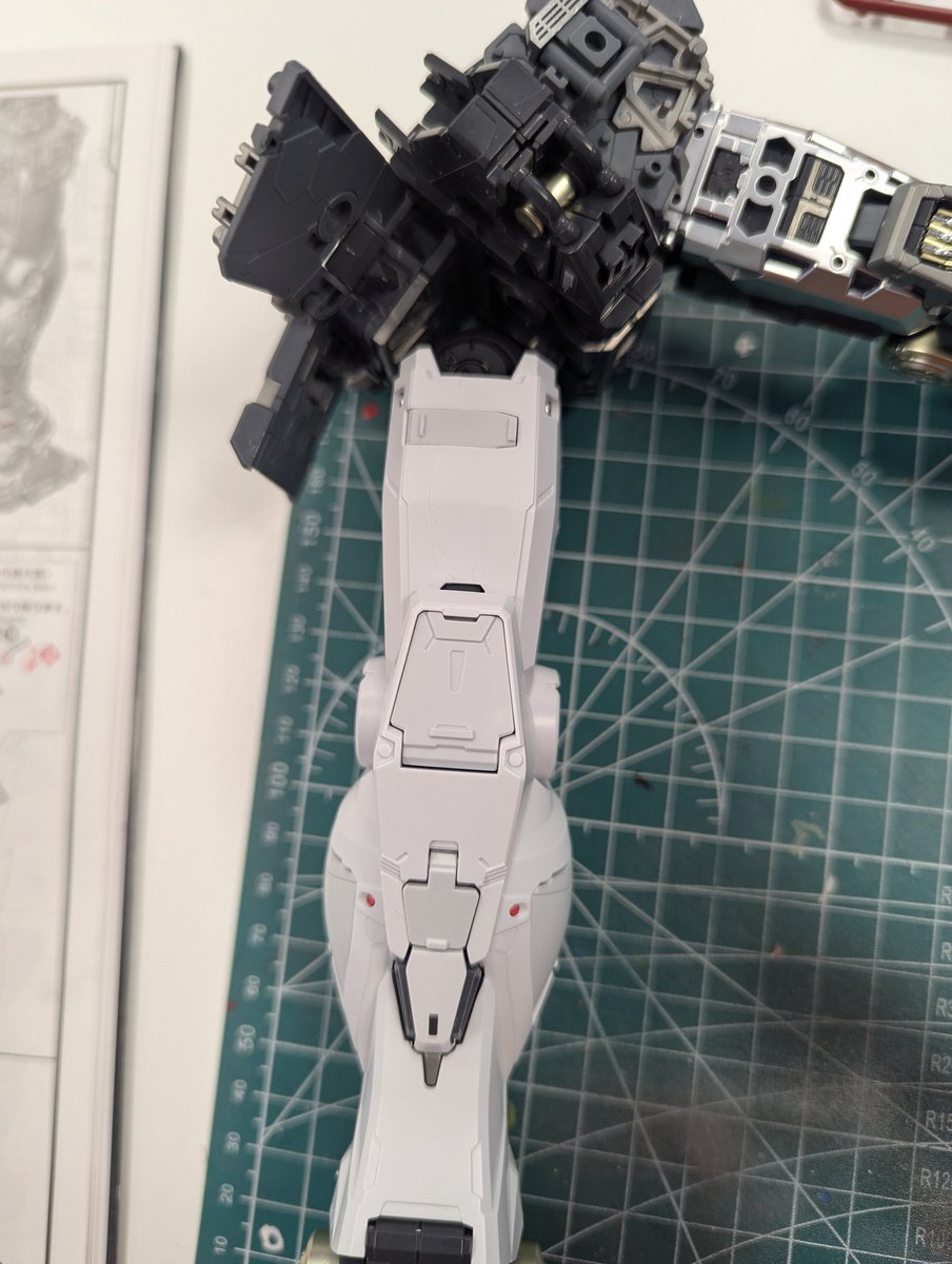Rambo_BT48's tweet photo. @kikatek finally getting around to building this beast, and the first bit of leg armour snaps in two on the runner. 

Time to get creative and you can nearly see it now. 

Great kit, thanks again. https://t.co/7v9IDG0aoy