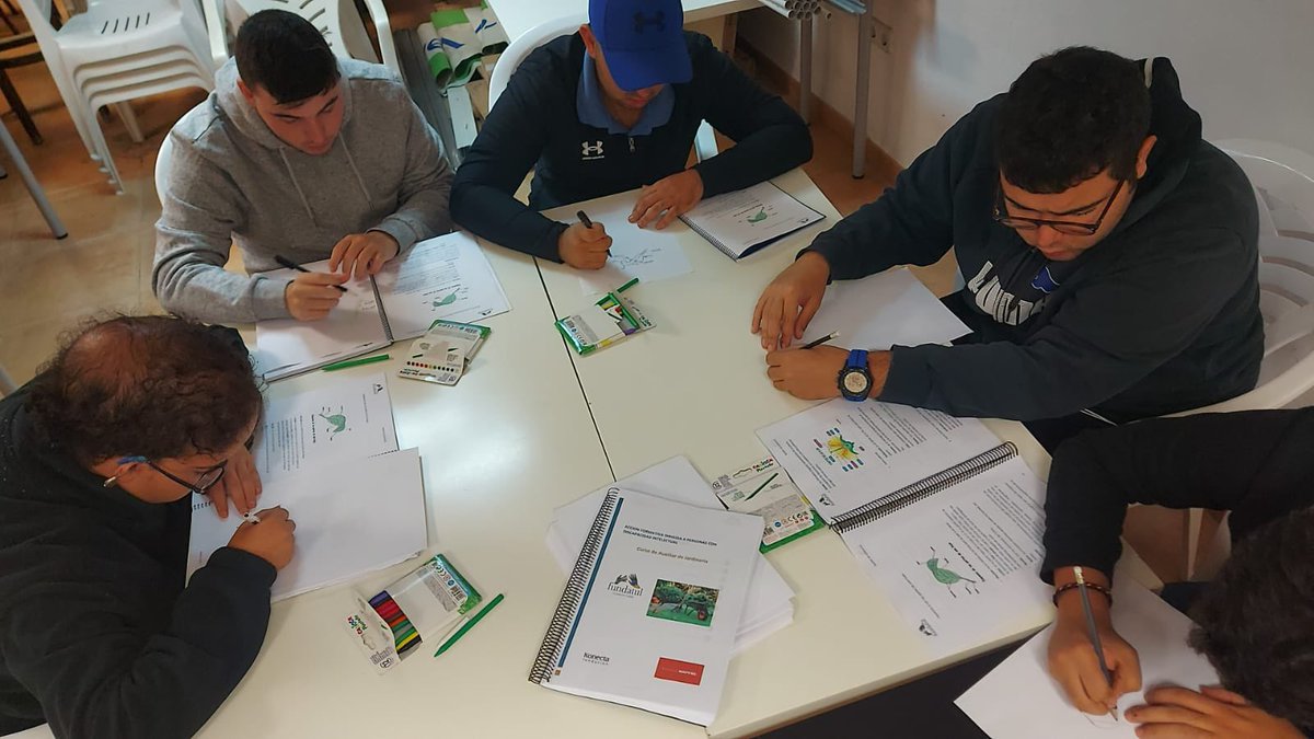 🌿 ¡Nuevo Curso de Auxiliar de Jardinería! 🌱
En colaboración con Fundación MAPFRE, FUNDATUL ofrece formación para personas con discapacidad intelectual, brindando herramientas prácticas y teóricas para su inclusión laboral en jardinería.
#Inclusión #Formación  #Oportunidades