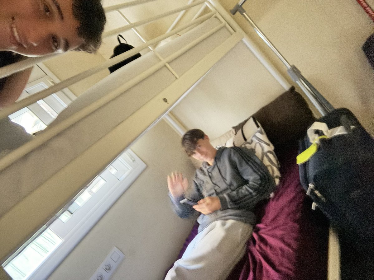 Hampton Spanish tweet media