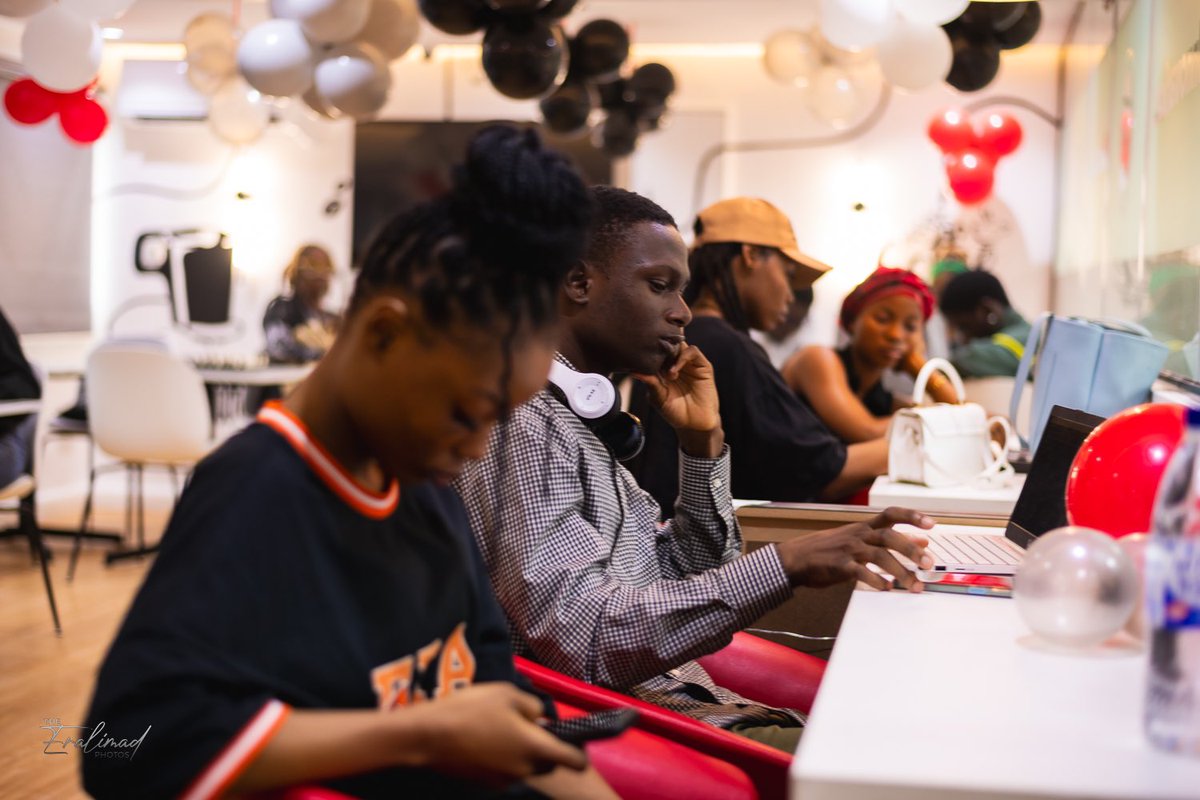 Cafeonenig's tweet photo. Study and work at Café One for as low as 2,000 naira at Unilag or Owerri!
All you need to do is come with your student ID card to get onboarded.
Tell your friends! We’d love to see you soon.
#CafeOne #StudentsPlan https://t.co/4qMlWzHXst