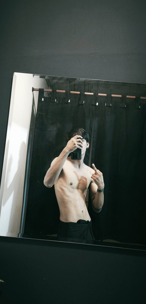 ทอส tweet media