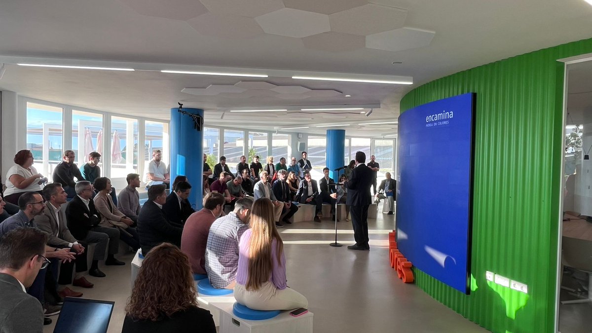 FEMEVALes's tweet photo. 🗣️Vicente Lafuente pte #FEMEVAL: " Innovar no es una quimera. Es la mejora de lo existente, motor de desarrollo, nos ayuda a enfrentar desafíos y nos une como sociedad".
Apertura Smart World & Factories Week @ENCAMINA con @felipejcarrasco y @hdejuan
#elmetalinnova https://t.co/QtW9WLbN53