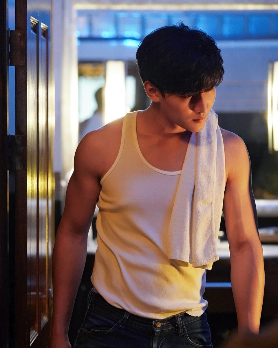 MEME168168's tweet photo. HANDSOME BOY 😗💪🏻🤍
#OhmThitiwat #หนีกักตาย
#StateQuarantine
ไปดูกันค่ะทุกคน📍https://t.co/aDp7hFMXyU https://t.co/Yr5RiVQeTm