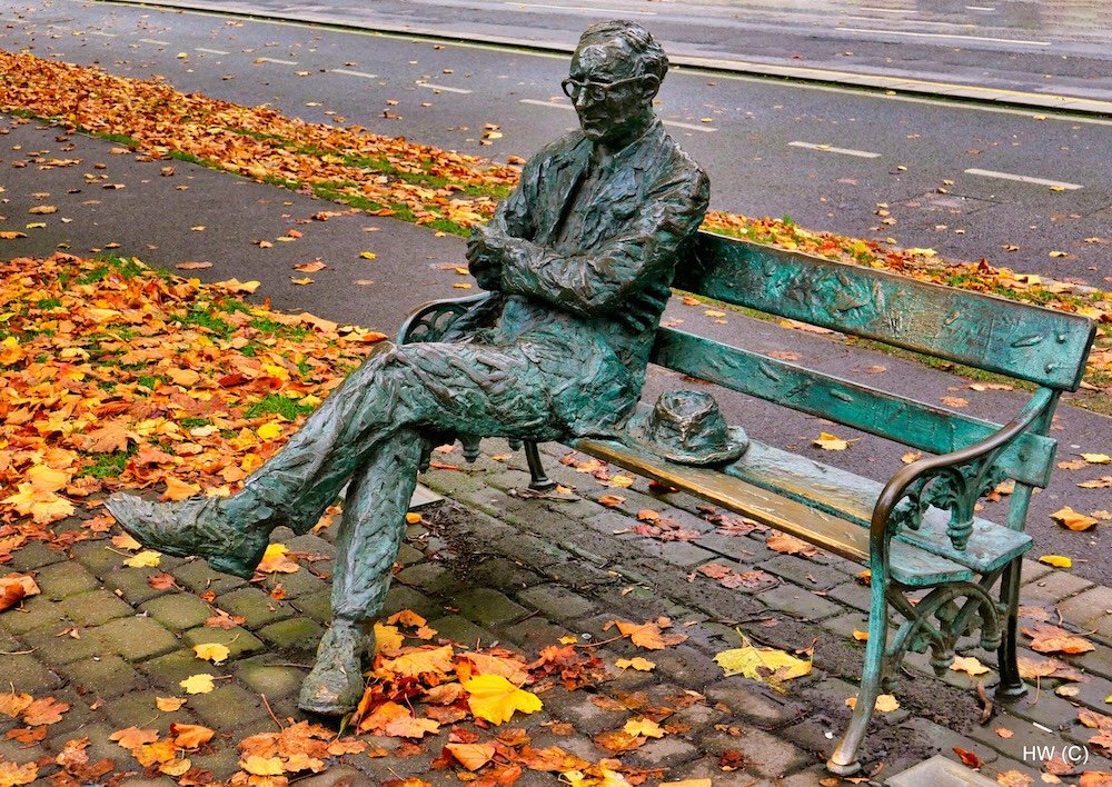 Happy birthday to our famous local resident Patrick Kavanagh, who is commentated by John Coll's much loved bronze statue on the banks of the Grand Canal.