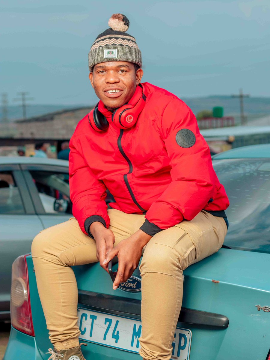 Crazy_T_Music's tweet photo. Somebody please tell @casspernyovest I used @billiato On my Latest Music Video (WEEKEND E KHOLO)🚀🚀🚀💃🕺 https://t.co/bXUGCoBtdn 
❤️🪗🇱🇸🇿🇦🙏 https://t.co/uzNdzaidEJ