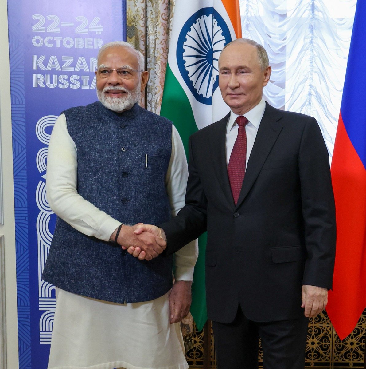 आज मोदी जी #Russia के प्रधानमंत्री #Putin से मिले देखते है अब जंग का क्या होता है दोस्तो 😁🙏।