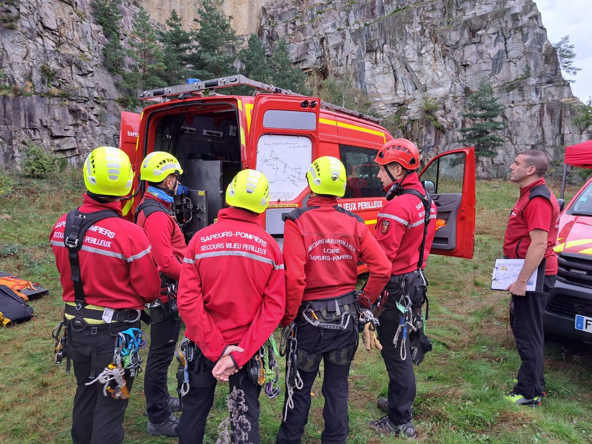 sdis42's tweet photo. #JeudiPhoto
Retour en📸sur une journée de tests de sélection #IMP3 pour la spécialité opérationnelle Secours en Milieux Périlleux et Montagne.
Merci au Centre de #Périgneux pour l'accueil et la mise à disposition des locaux.🏔️
© : Sébastien RAVEL – SDIS 42. Tous droits réservés. https://t.co/WW3nO5MFTY