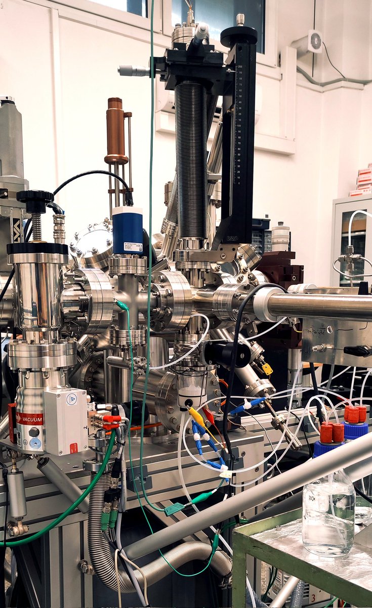 Jesús Redondo (@jesusredox) on Twitter photo After plasma, we bridge together LT-STM/AFM and electrochemistry with <a href="/roserfernandezc/">Roser Fernandez i Climent</a>!
This fulfills an important milestone of the POLAR-PEC project: knowledge transfer between <a href="/ehu_kimika/">Kimika Fakultatea UPV/EHU</a> and <a href="/KFPPMFF/">Katedra fyziky povrchů a plazmatu MFF UK</a> under <a href="/_SaraBarja/">Sara Barja</a>'s mentorship.
<a href="/matfyz/">Matematicko-fyzikální fakulta Univerzity Karlovy</a> <a href="/CharlesUniPRG/">Charles University</a> After plasma, we bridge together LT-STM/AFM and electrochemistry with <a href="/roserfernandezc/">Roser Fernandez i Climent</a>!
This fulfills an important milestone of the POLAR-PEC project: knowledge transfer between <a href="/ehu_kimika/">Kimika Fakultatea UPV/EHU</a> and <a href="/KFPPMFF/">Katedra fyziky povrchů a plazmatu MFF UK</a> under <a href="/_SaraBarja/">Sara Barja</a>'s mentorship.
<a href="/matfyz/">Matematicko-fyzikální fakulta Univerzity Karlovy</a> <a href="/CharlesUniPRG/">Charles University</a>