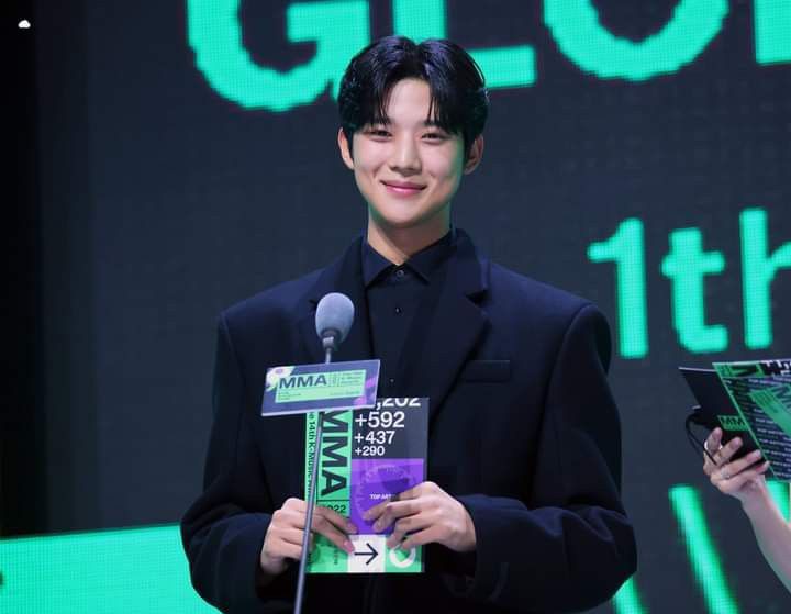 <a href="/Chaserstory/">★</a> <a href="/Hacetory/">Hacetory</a> <a href="/Karhnayu/">˖</a> <a href="/laoirei/">𖥧</a> <a href="/seungmtin/">Musée, Gian.</a> “Time flies, dan tanpa kita sadari berbulan-bulan telah kita lewati bersama Chasers. Tapi jangan sedih ya, karena gak semua perpisahan itu adalah akhir dari segalanya. Seperti yang Chasers tadi bilang, kalau kita tetap harus menjaga silaturahmi agar dipinjami seratus.”