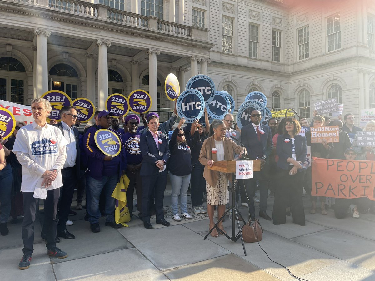 At a City Hall rally for City of Yes, Adams admin officials are downplaying the expected opposition we’ll hear at today’s public hearing on the housing plan.

“Let’s not let the loud, well-housed few drown out the voices of those who are relying on us,” says <a href="/MTorresSpringer/">Maria TorresSpringer</a>