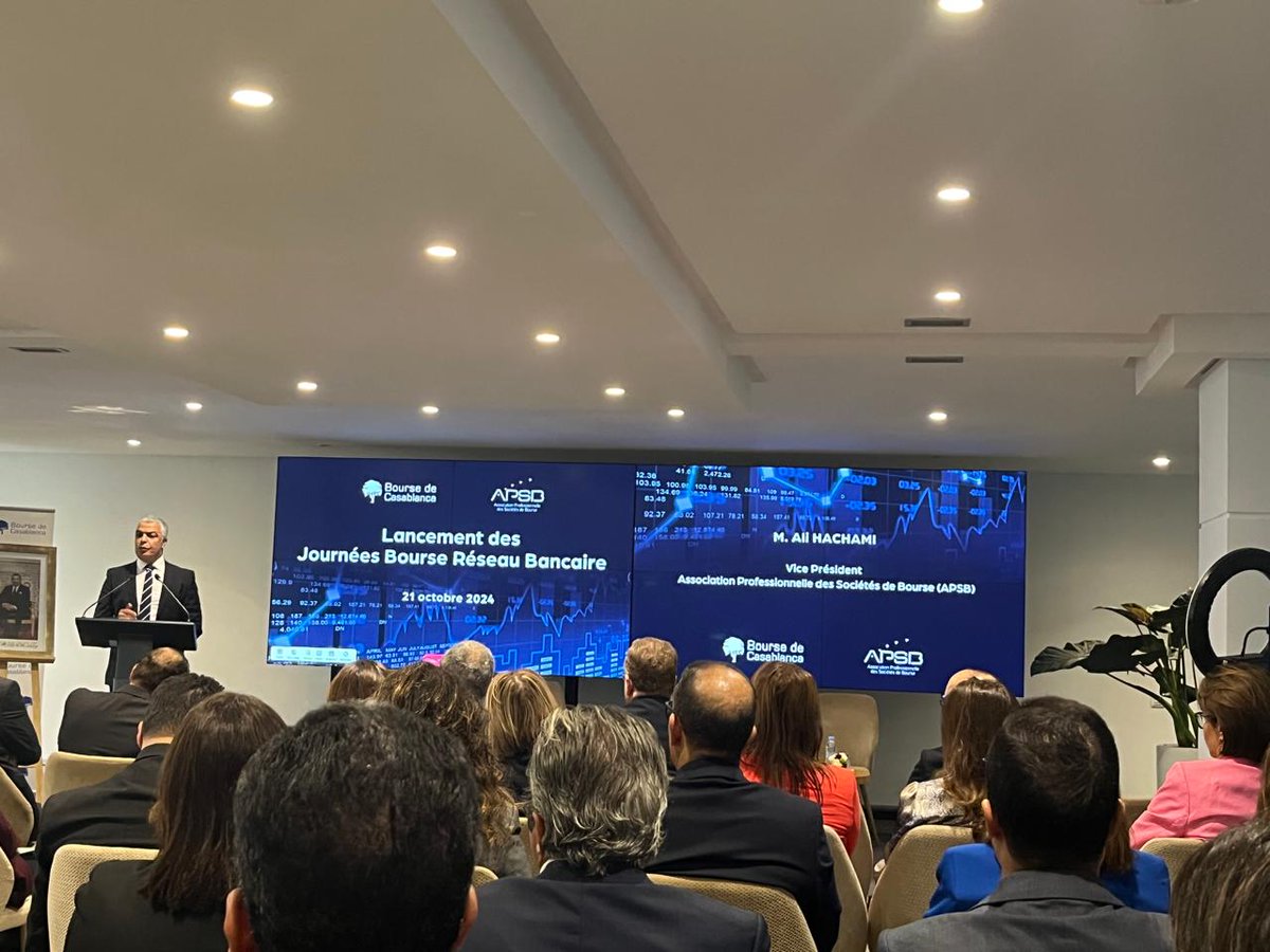 APSB_Officiel's tweet photo. Cérémonie de lancement des Journées de Bourse 
Le Vice-président de l’APSB,Ali HACHAMI a mis en exergue l'importance de cette initiative qui vise à démocratiser l'accès au marché boursier, en offrant aux investisseurs de meilleures opportunités pour prendre des décisions éclairée https://t.co/AwFFhxkVCl